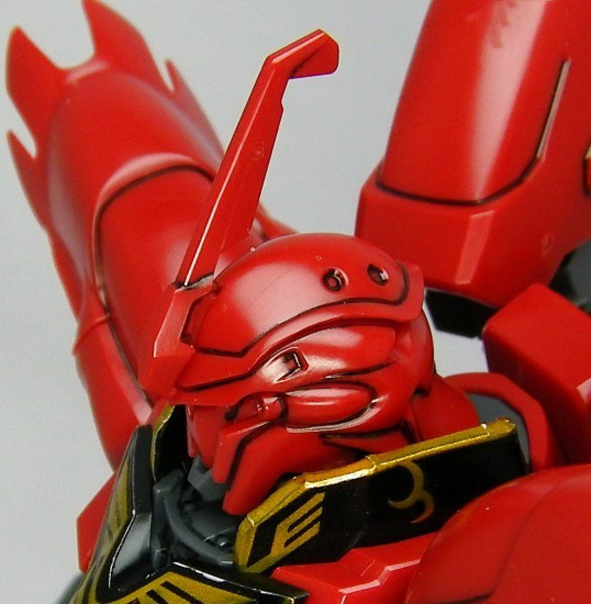 MSN-06S Sinanju - Gundam - HGUC 1/144 - Bandai – Iron Studios Brasil