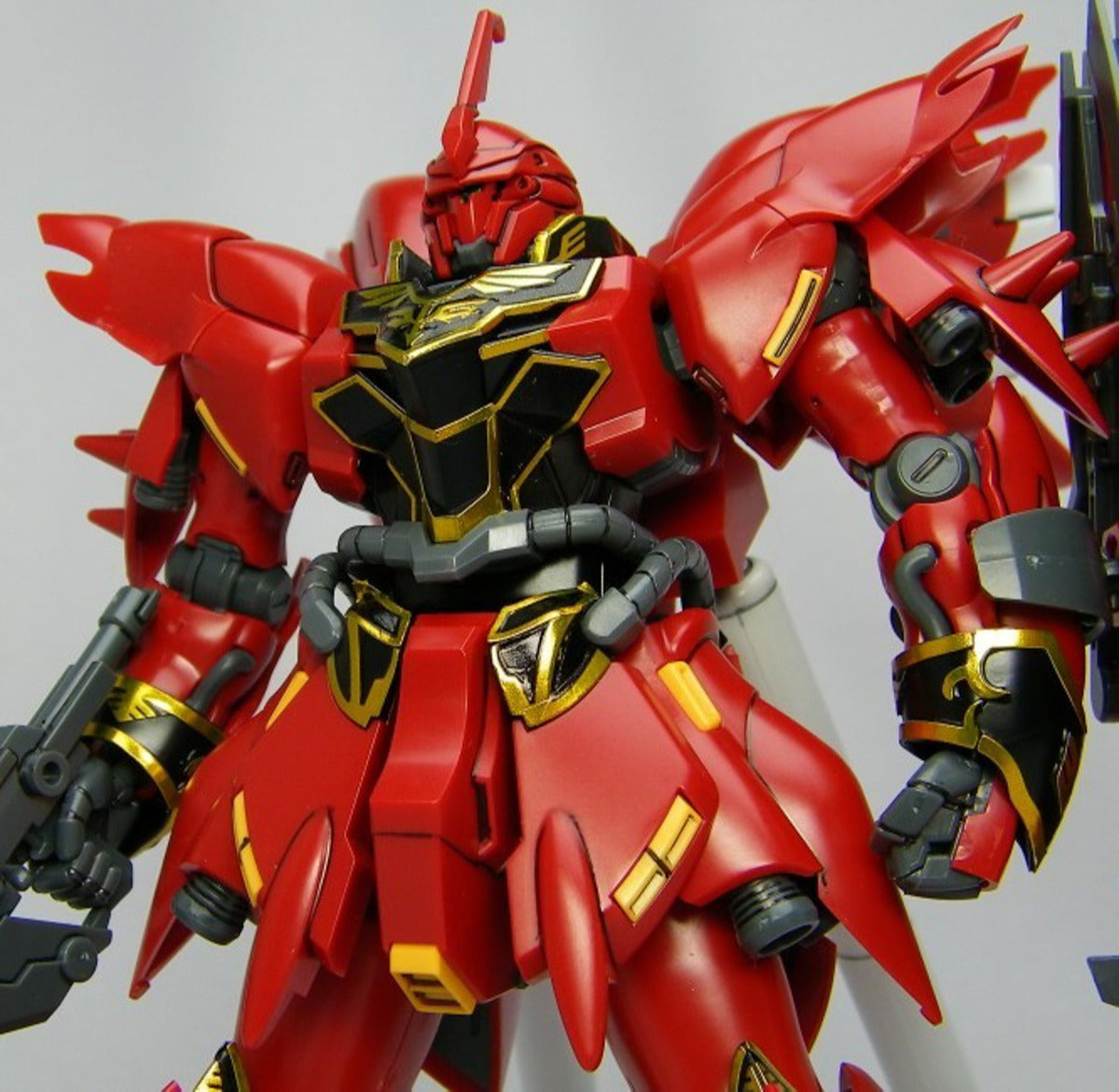 MSN-06S Sinanju - Gundam - HGUC 1/144 - Bandai – Iron Studios Brasil