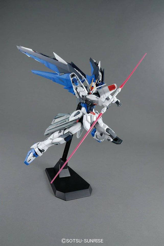 Freedom Gundam Ver 2.0 - Gundam - MG 1/100 - Bandai