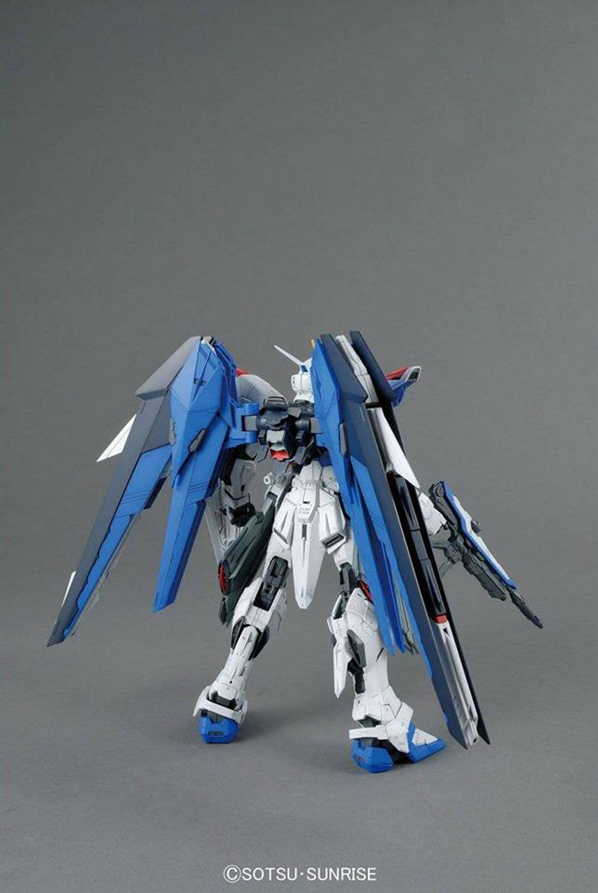 Freedom Gundam Ver 2.0 - Gundam - MG 1/100 - Bandai
