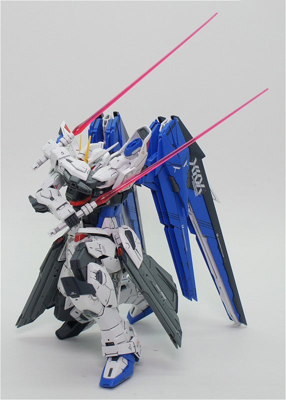 Freedom Gundam Ver 2.0 - Gundam - MG 1/100 - Bandai
