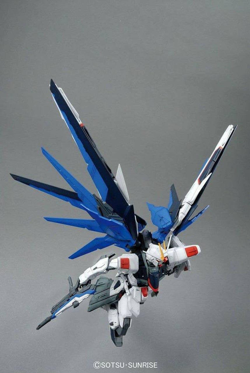 Freedom Gundam Ver 2.0 - Gundam - MG 1/100 - Bandai