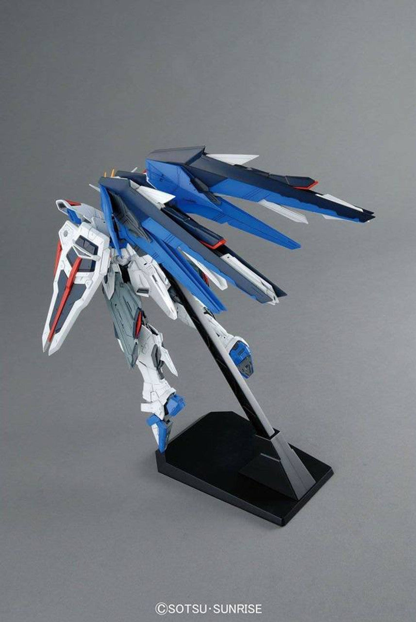 Freedom Gundam Ver 2.0 - Gundam - MG 1/100 - Bandai