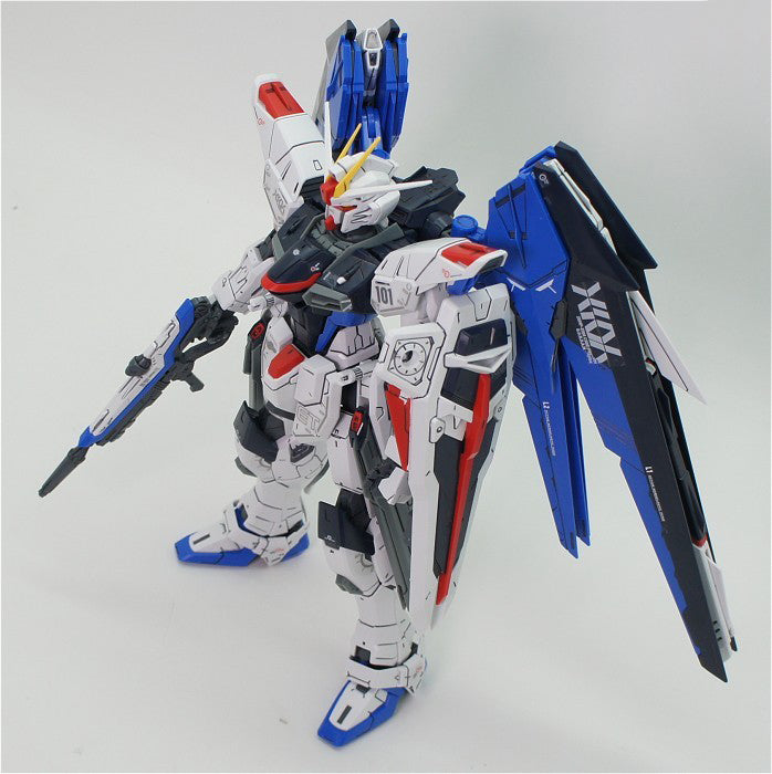Freedom Gundam Ver 2.0 - Gundam - MG 1/100 - Bandai