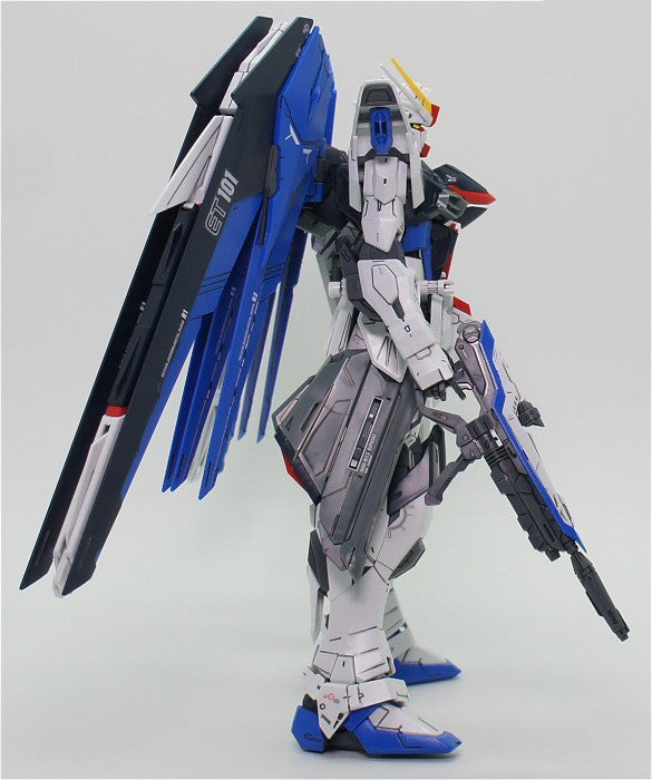 Freedom Gundam Ver 2.0 - Gundam - MG 1/100 - Bandai