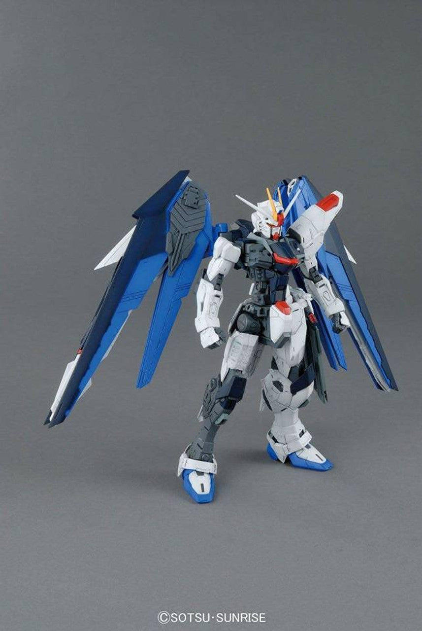 Freedom Gundam Ver 2.0 - Gundam - MG 1/100 - Bandai