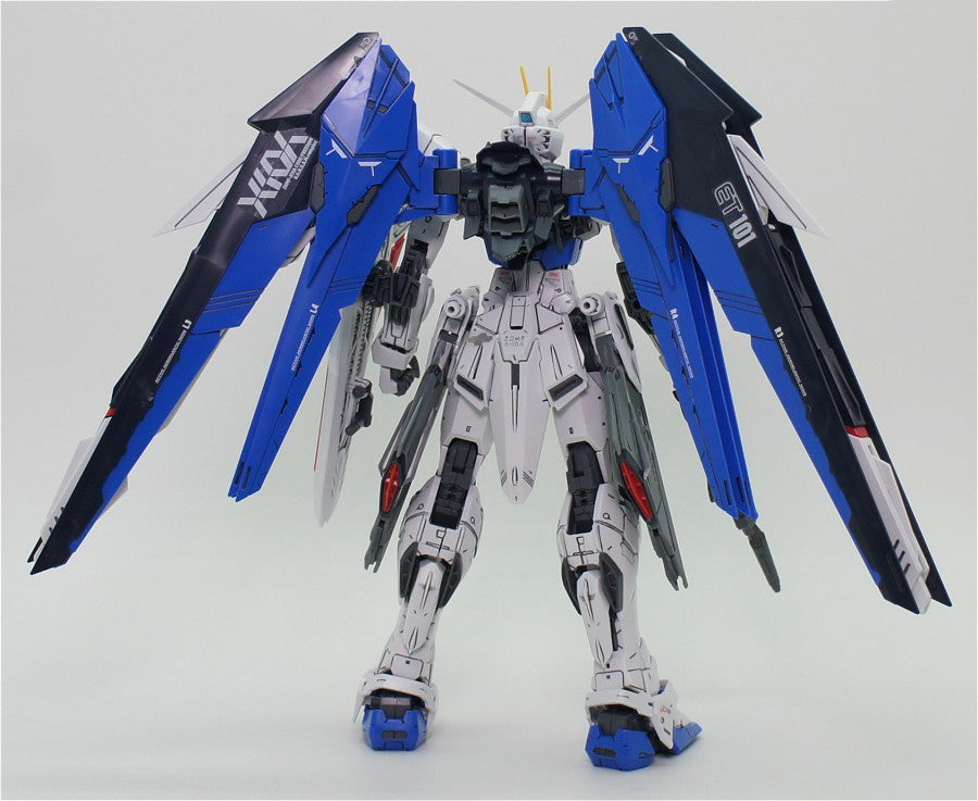 Freedom Gundam Ver 2.0 - Gundam - MG 1/100 - Bandai