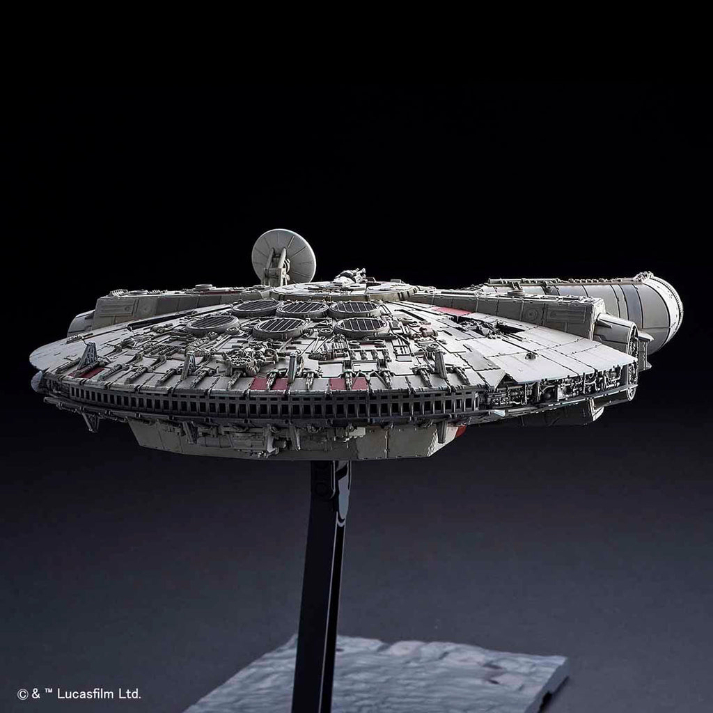 Millennium Falcon Star Wars The Rise of Skywalker - Star Wars - 1/144 Scale - Bandai