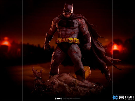 Estátua Batman The Dark Knight Returns - DC Comics - 1/6 Diorama - Iron Studios