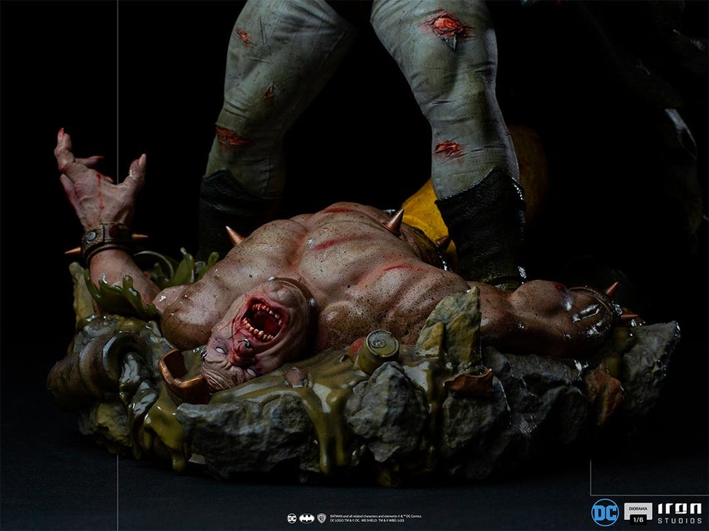Estátua Batman The Dark Knight Returns - DC Comics - 1/6 Diorama - Iron Studios