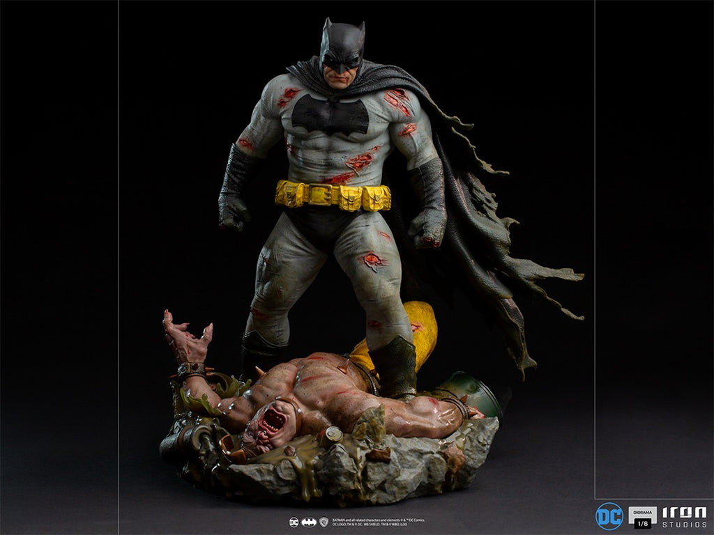 Estátua Batman The Dark Knight Returns - DC Comics - 1/6 Diorama - Iron Studios