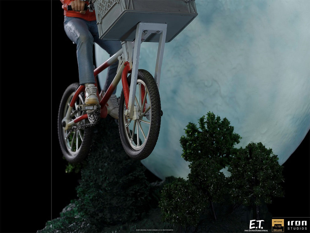 Estátua E.T. & Elliot Deluxe - E.T. - Art Scale 1/10 - Iron Studios