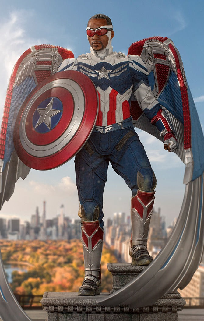Estátua Capitão America Sam Wilson (Asas Fechadas) - Falcão e o Soldado Invernal - Legacy Replica 1/4 - Iron Studios