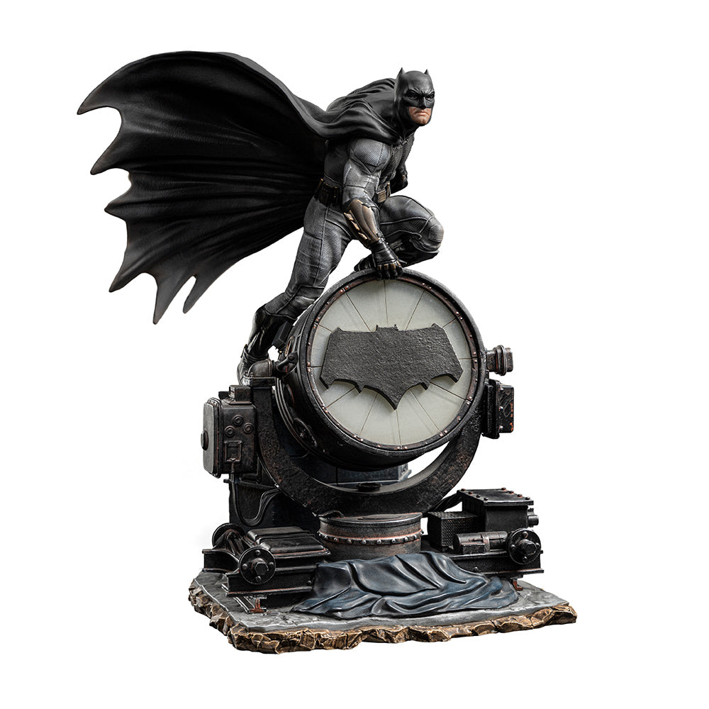 Estátua Batman no Batsinal Deluxe - Liga da Justiça de Zack Snyder - Art Scale 1/10 - Iron Studios