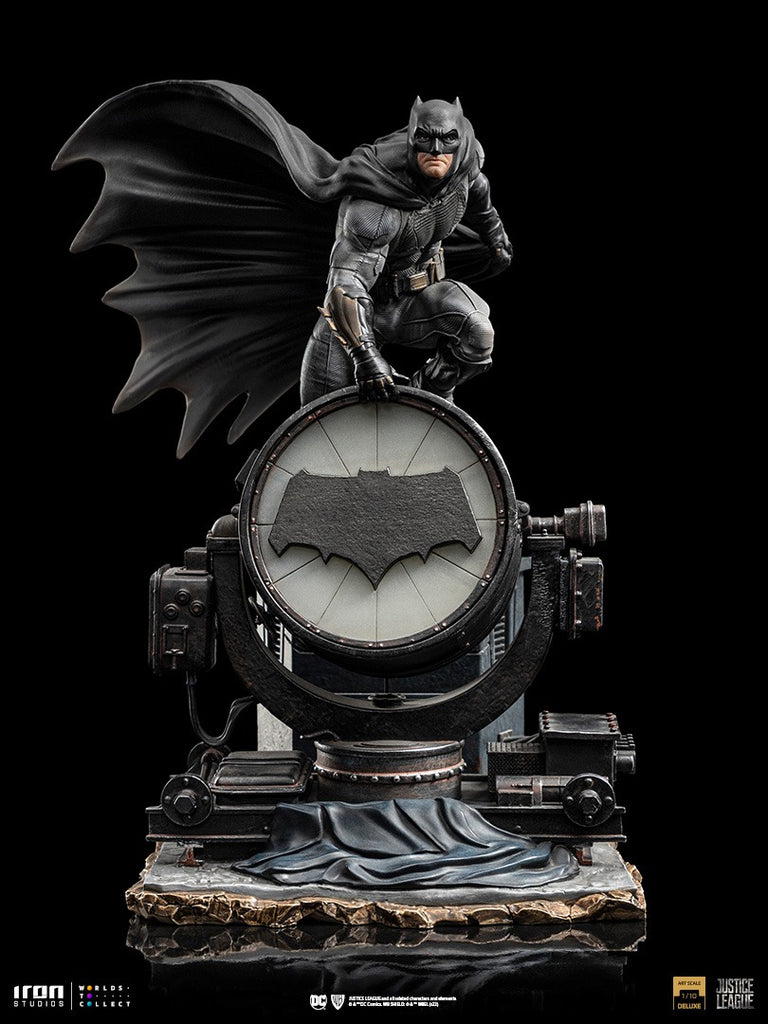 Estátua Batman no Batsinal Deluxe - Liga da Justiça de Zack Snyder - Art Scale 1/10 - Iron Studios