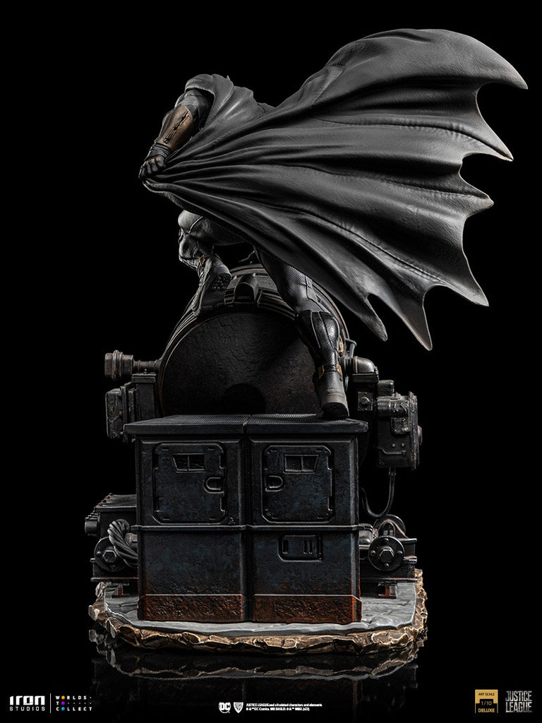 Estátua Batman no Batsinal Deluxe - Liga da Justiça de Zack Snyder - Art Scale 1/10 - Iron Studios
