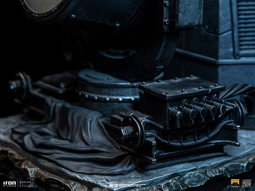 Estátua Batman no Batsinal Deluxe - Liga da Justiça de Zack Snyder - Art Scale 1/10 - Iron Studios