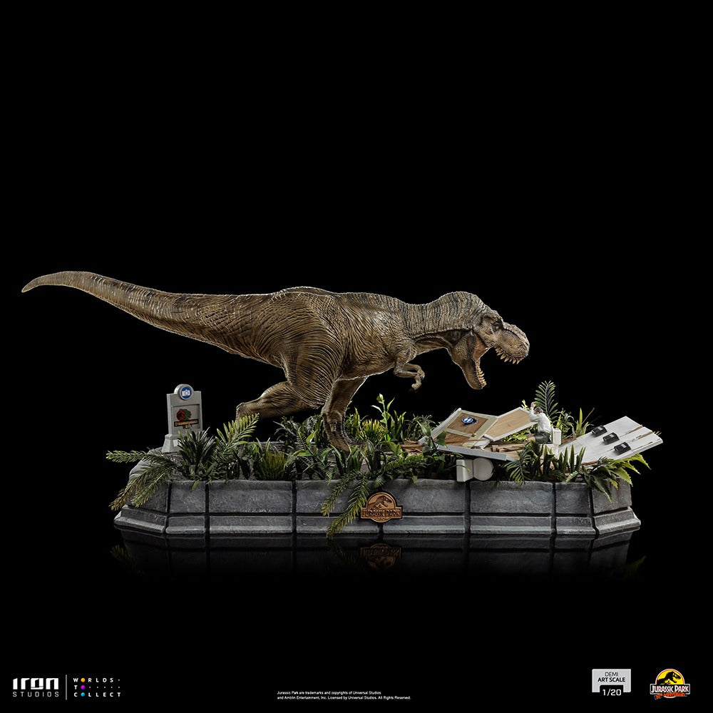 Estátua T-Rex Attacks Donald Gennaro - Jurassic Park - Demi Scale 1/20 - Iron Studios