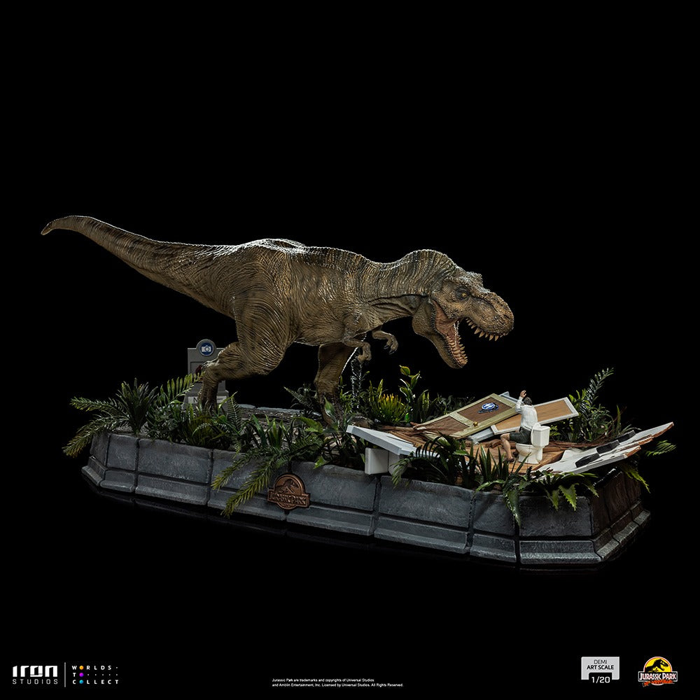 Estátua T-Rex Attacks Donald Gennaro - Jurassic Park - Demi Scale 1/20 - Iron Studios