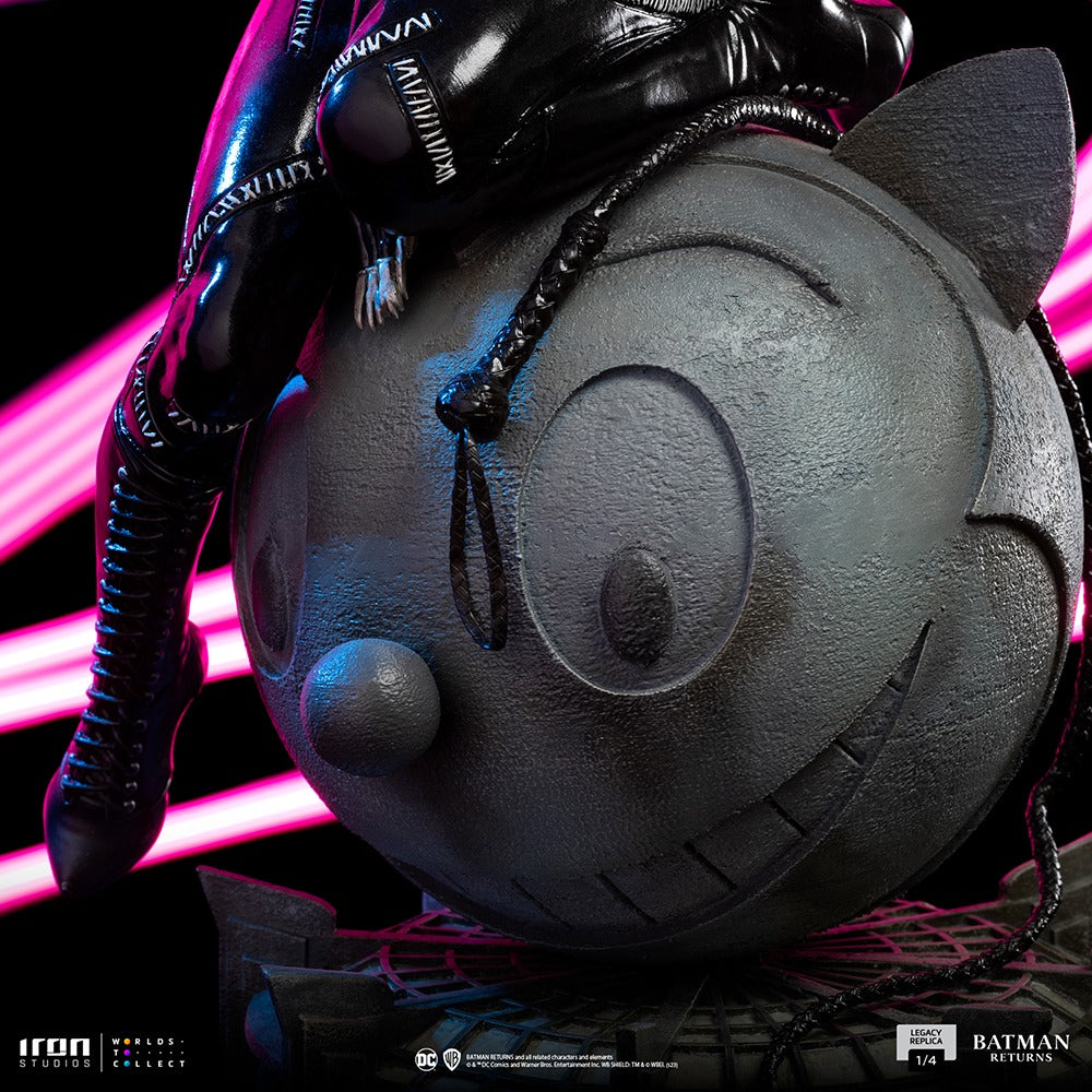 Estátua Mulher Gato - Batman Returns - Legacy Replica 1/4 - Iron Studios