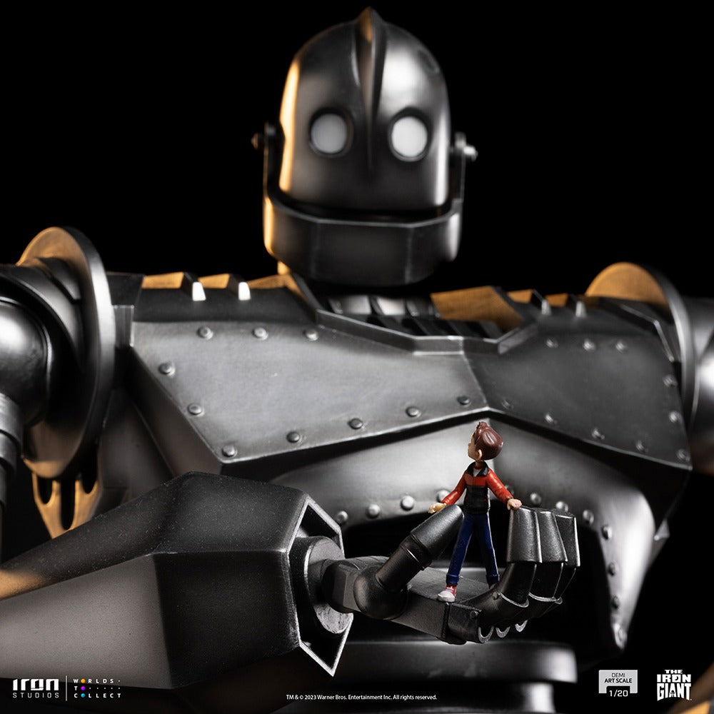 Estátua Iron Giant and Hogarth Hughes - The Iron Giant - Demi Scale 1/20 - Iron Studios