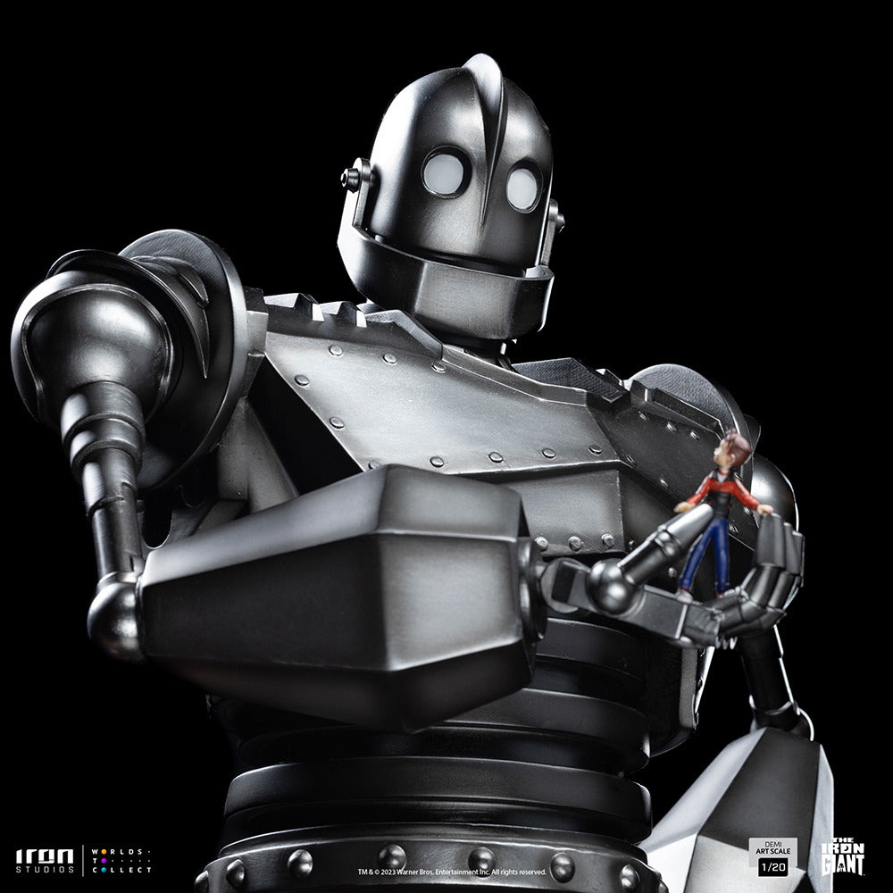 Estátua Iron Giant and Hogarth Hughes - The Iron Giant - Demi Scale 1/20 - Iron Studios