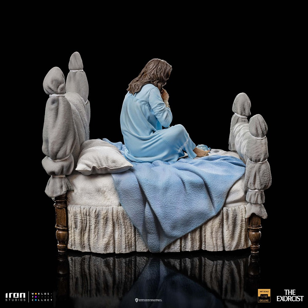 Estátua Regan McNeil Possuída Deluxe - O Exorcista - Art Scale 1/10 - Iron Studios