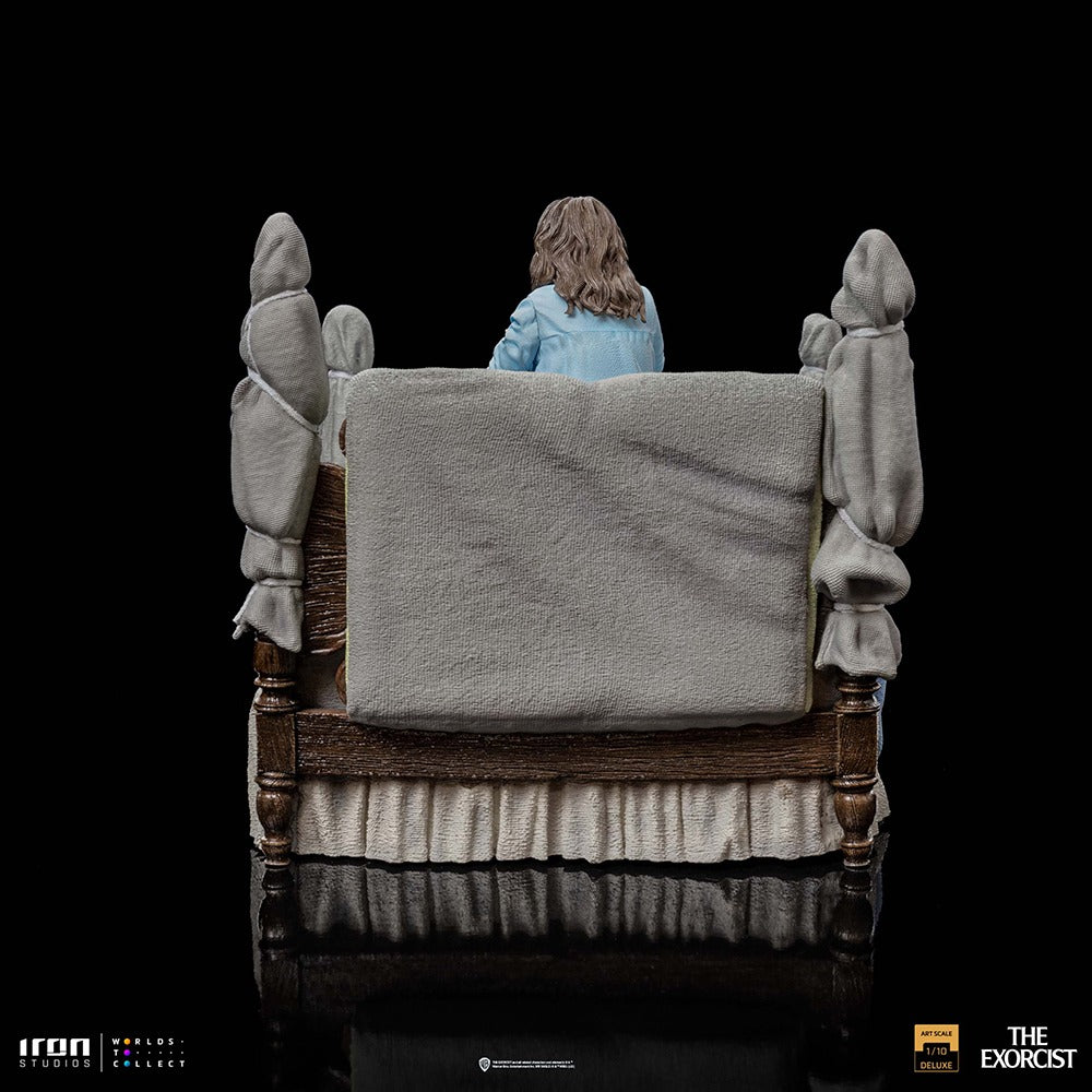 Estátua Regan McNeil Possuída Deluxe - O Exorcista - Art Scale 1/10 - Iron Studios