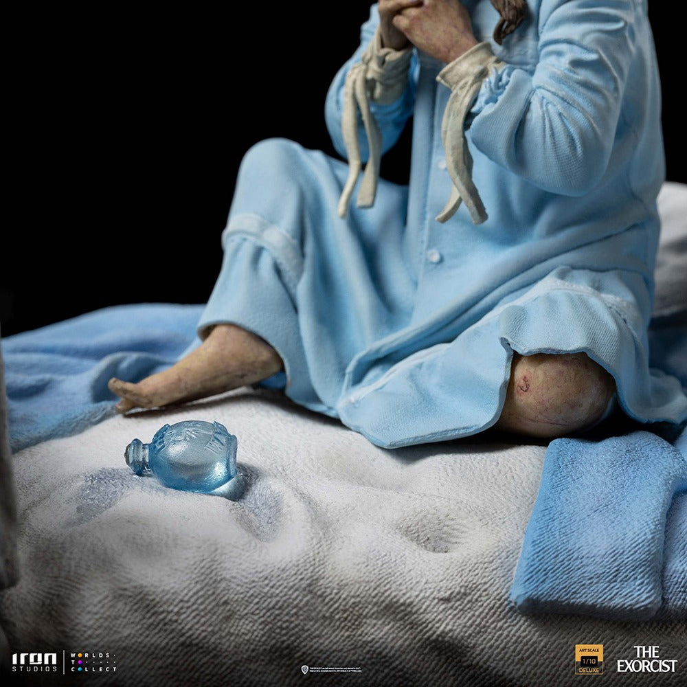 Estátua Regan McNeil Possuída Deluxe - O Exorcista - Art Scale 1/10 - Iron Studios