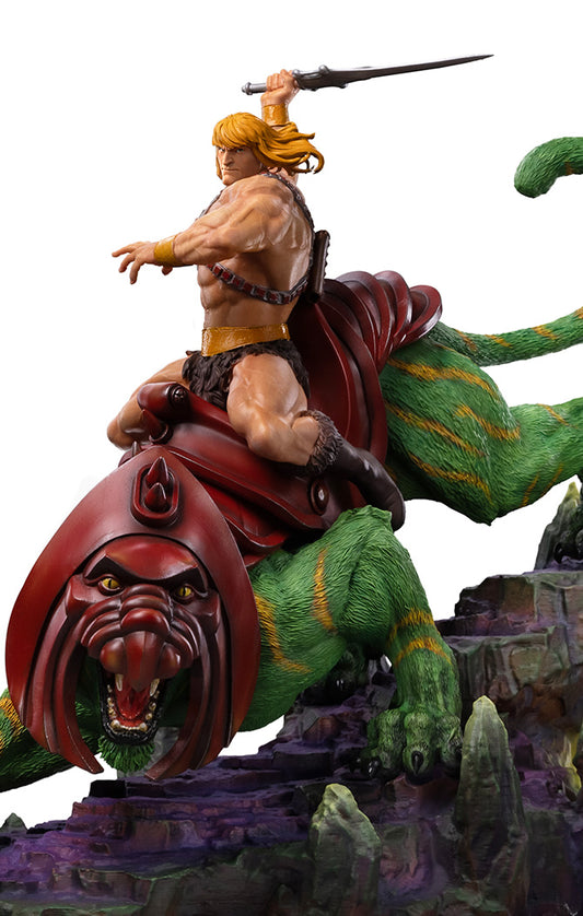 Estátua He-Man e o Gato Guerreiro Deluxe - He-Man e os Mestres do Universo - Art Scale 1/10 - Iron Studios