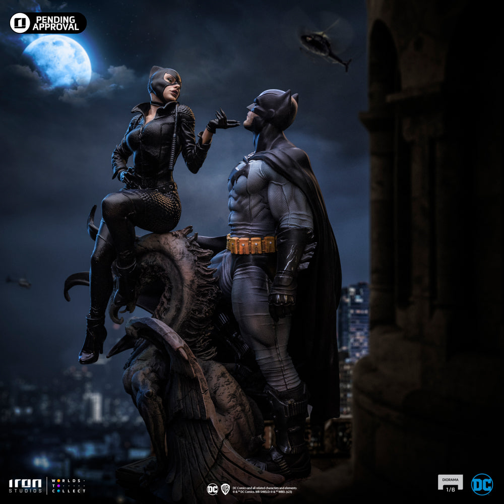 Estátua Batman e Mulher Gato - DC Comics Series #9 - Diorama 1/6 - Iron Studios