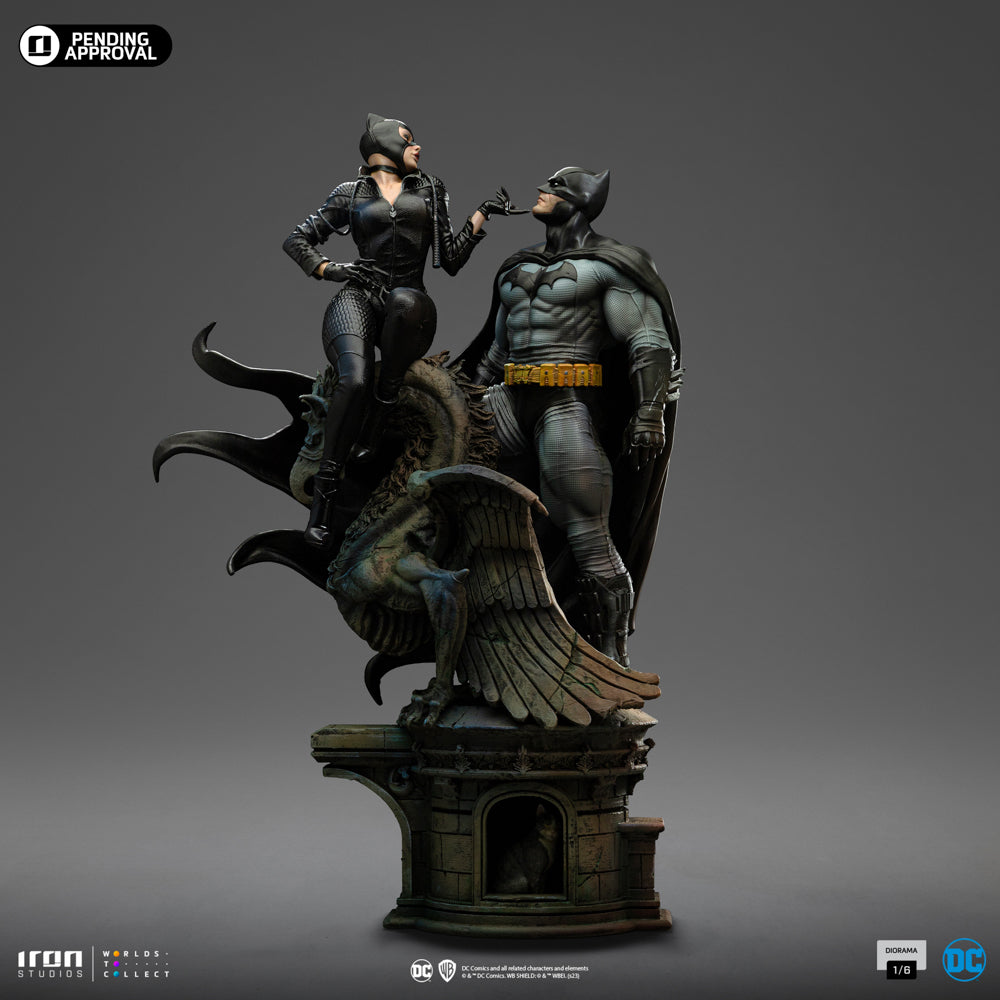Estátua Batman e Mulher Gato - DC Comics Series #9 - Diorama 1/6 - Iron Studios