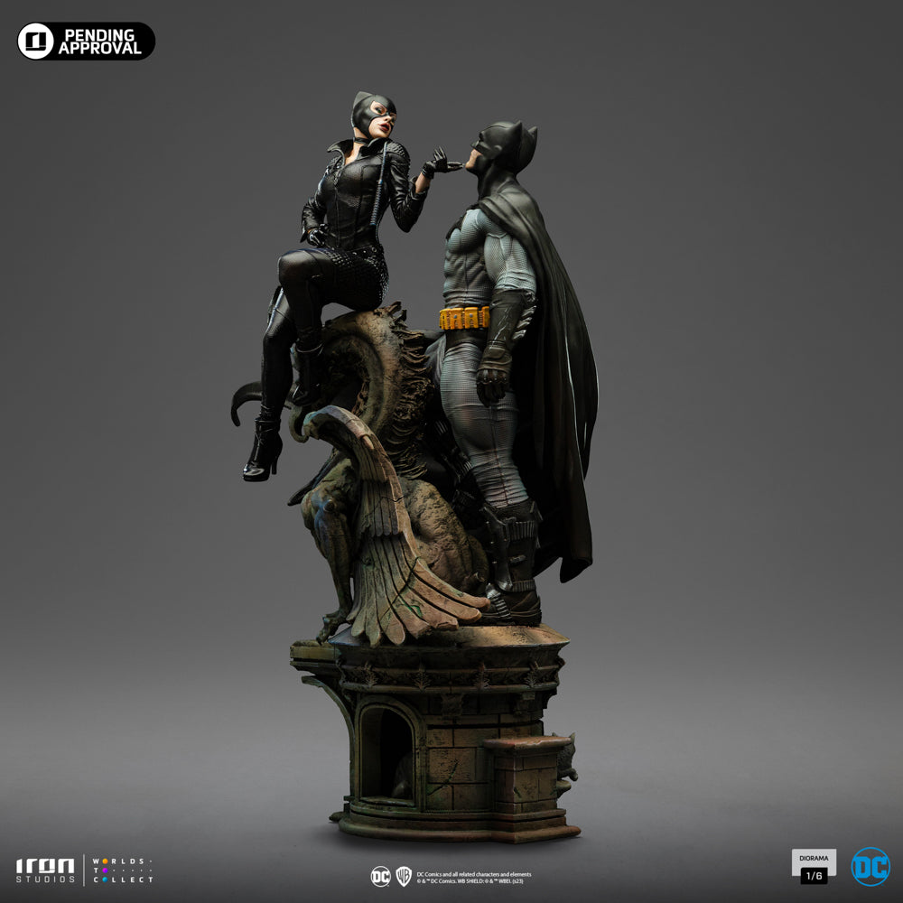 Estátua Batman e Mulher Gato - DC Comics Series #9 - Diorama 1/6 - Iron Studios