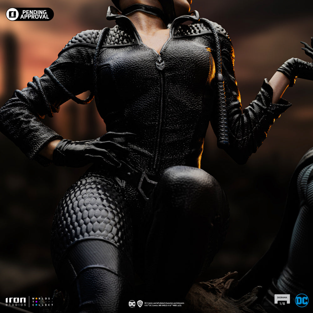 Estátua Batman e Mulher Gato - DC Comics Series #9 - Diorama 1/6 - Iron Studios
