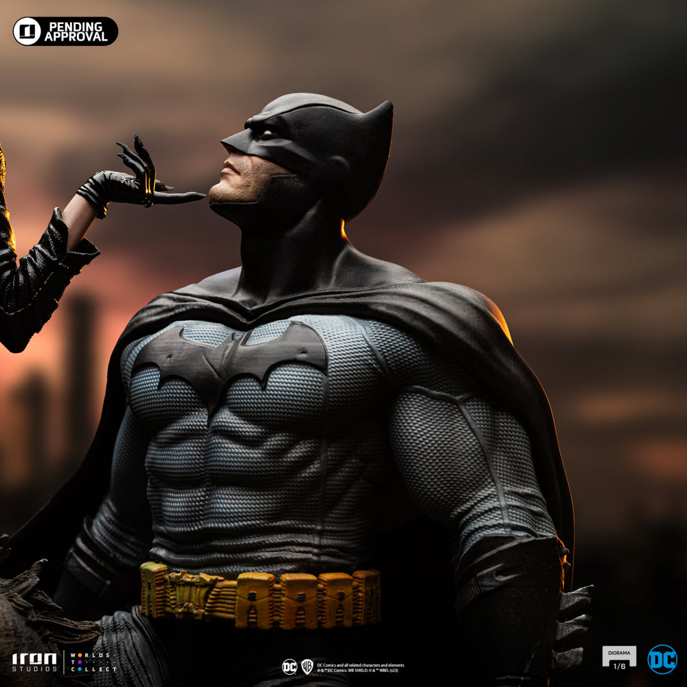 Estátua Batman e Mulher Gato - DC Comics Series #9 - Diorama 1/6 - Iron Studios