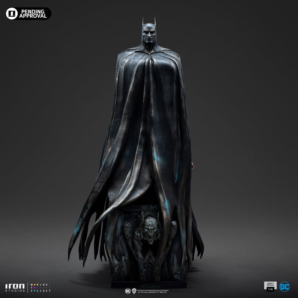 Estátua Batman and Bruce Wayne - DC Comics - Legacy Replica 1/4 - Iron Studios