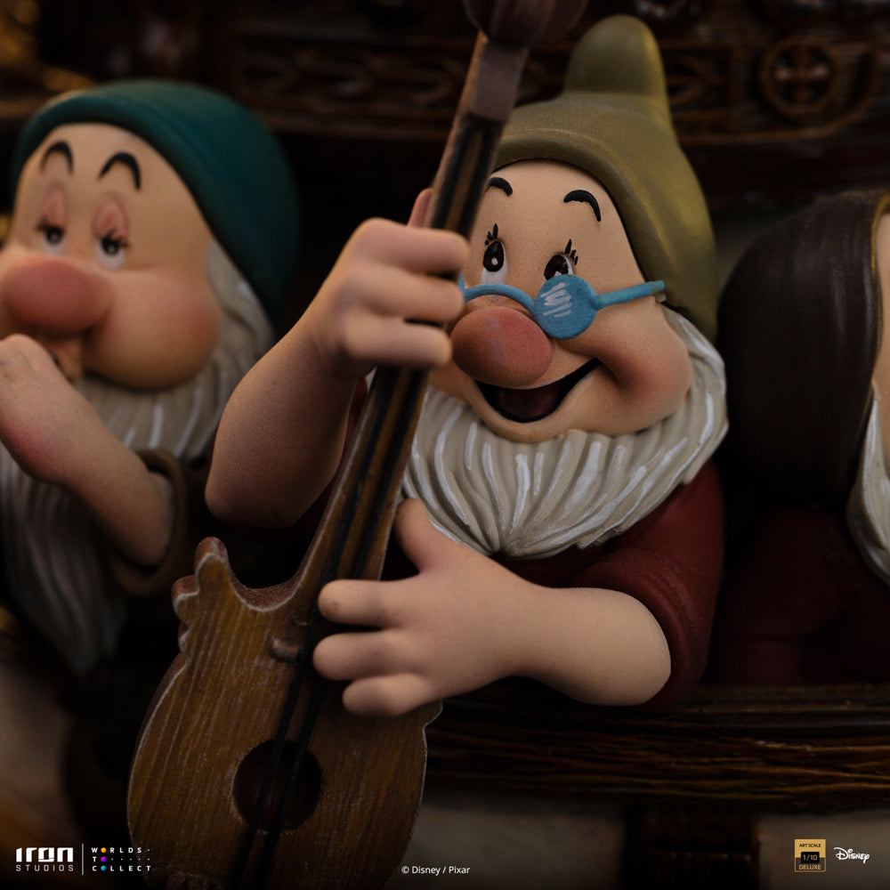 Estátua Snow White Deluxe - Snow White and the Seven Dwarves - Disney Classic - Art Scale 1/10 - Iron Studios