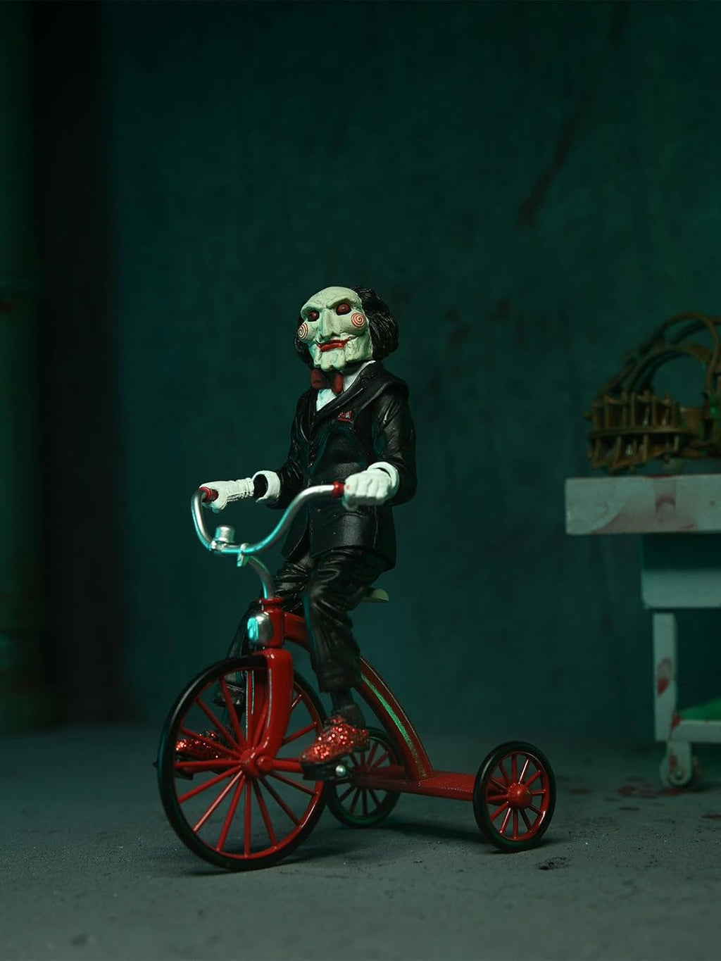 Figura Jigsaw Killer RED Robe Ultimate - SAW - 7'' Scale - Neca