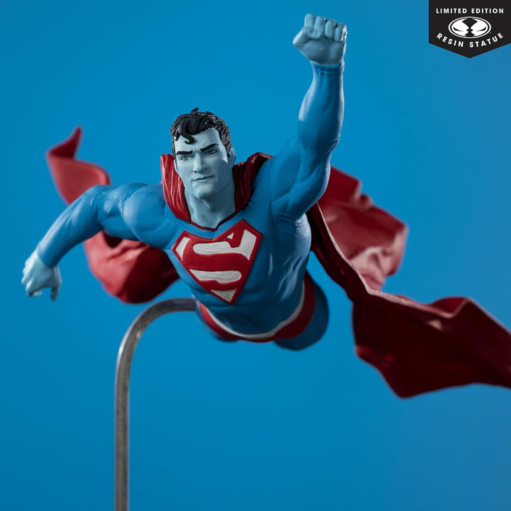 Estátua Superman by Lee Bermejo (Superman Red and Blue) - DC Direct - 1/10 Scale - McFarlane