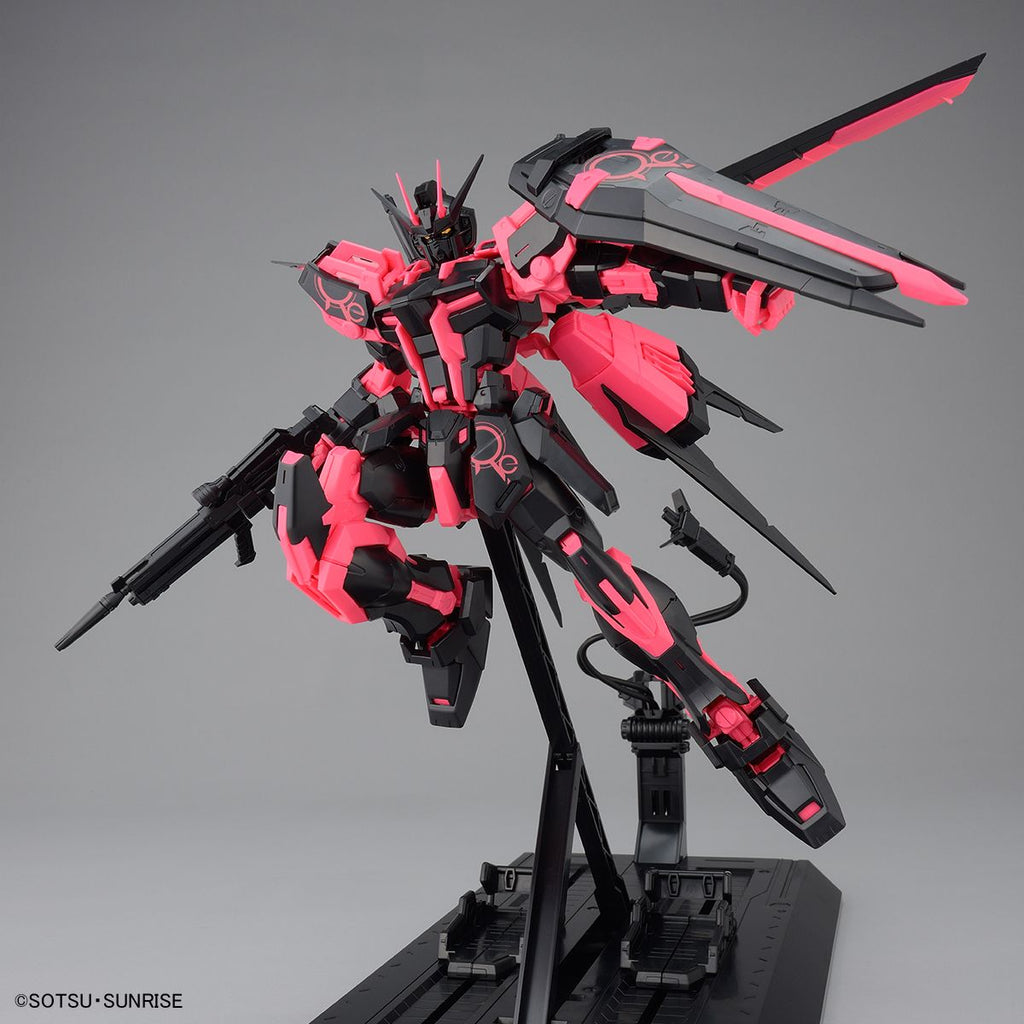 Figura Model Kit Aile Strike Gundam (Ver. RM Recirculation Color Neon Pink) - Gundam - MG 1/100 - Bandai