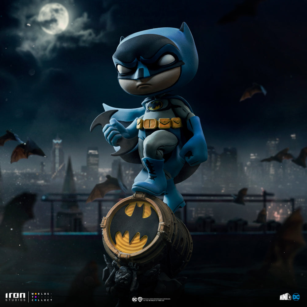 Estátua Batman on Bat-Signal (Blue Variant) - MiniCo - Iron Studios
