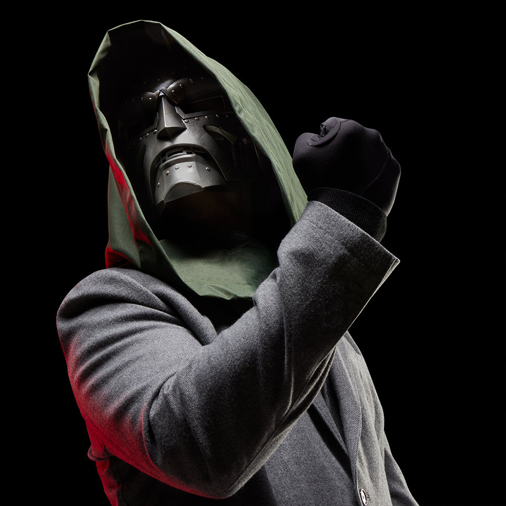 Pré-Venda - Figura Doctor Doom's Classic Helmet - Marvel Legends - Hasbro