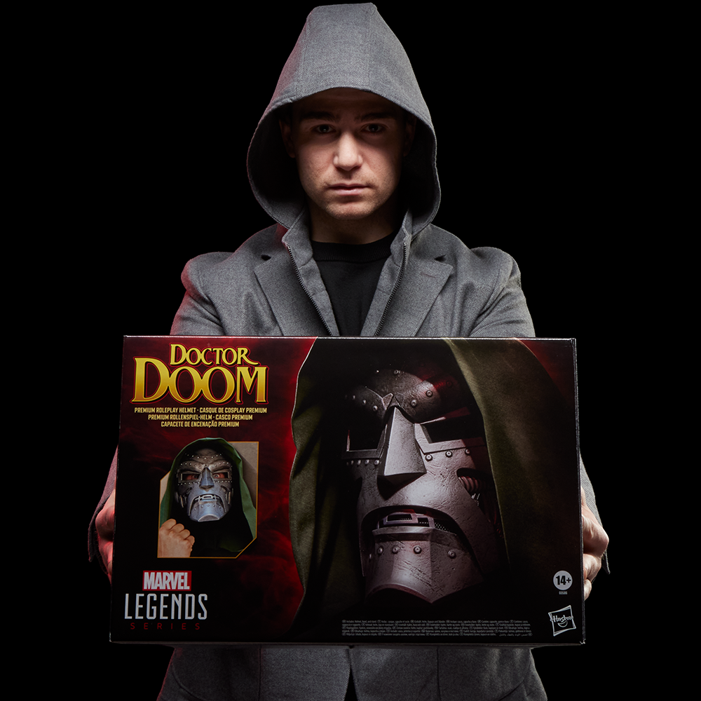 Pré-Venda - Figura Doctor Doom's Classic Helmet - Marvel Legends - Hasbro