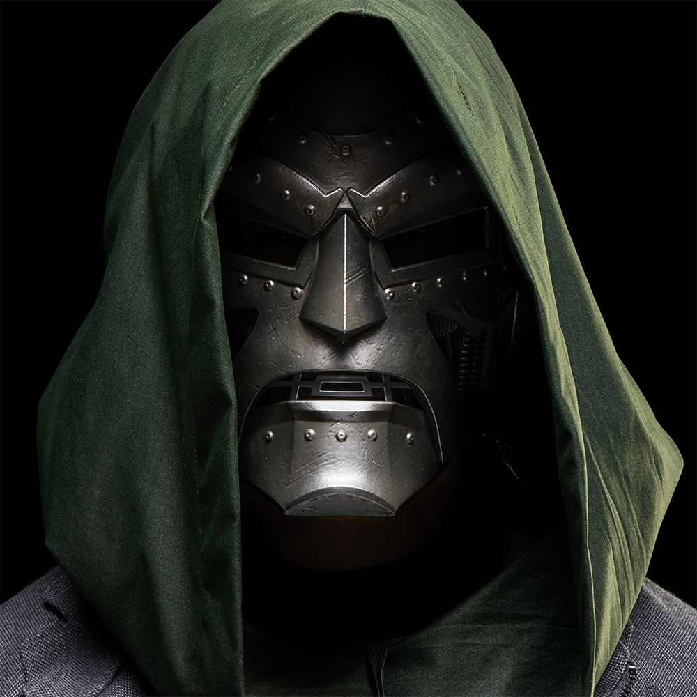 Pré-Venda - Figura Doctor Doom's Classic Helmet - Marvel Legends - Hasbro