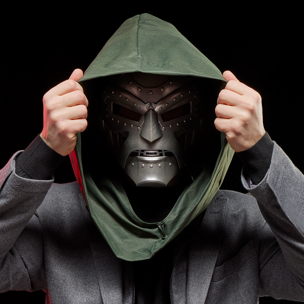 Pré-Venda - Figura Doctor Doom's Classic Helmet - Marvel Legends - Hasbro