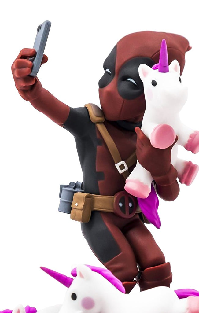 Estátua Deadpool #UNICORNSELFIE - Marvel - Q-Fig  - Quantum Mechanix
