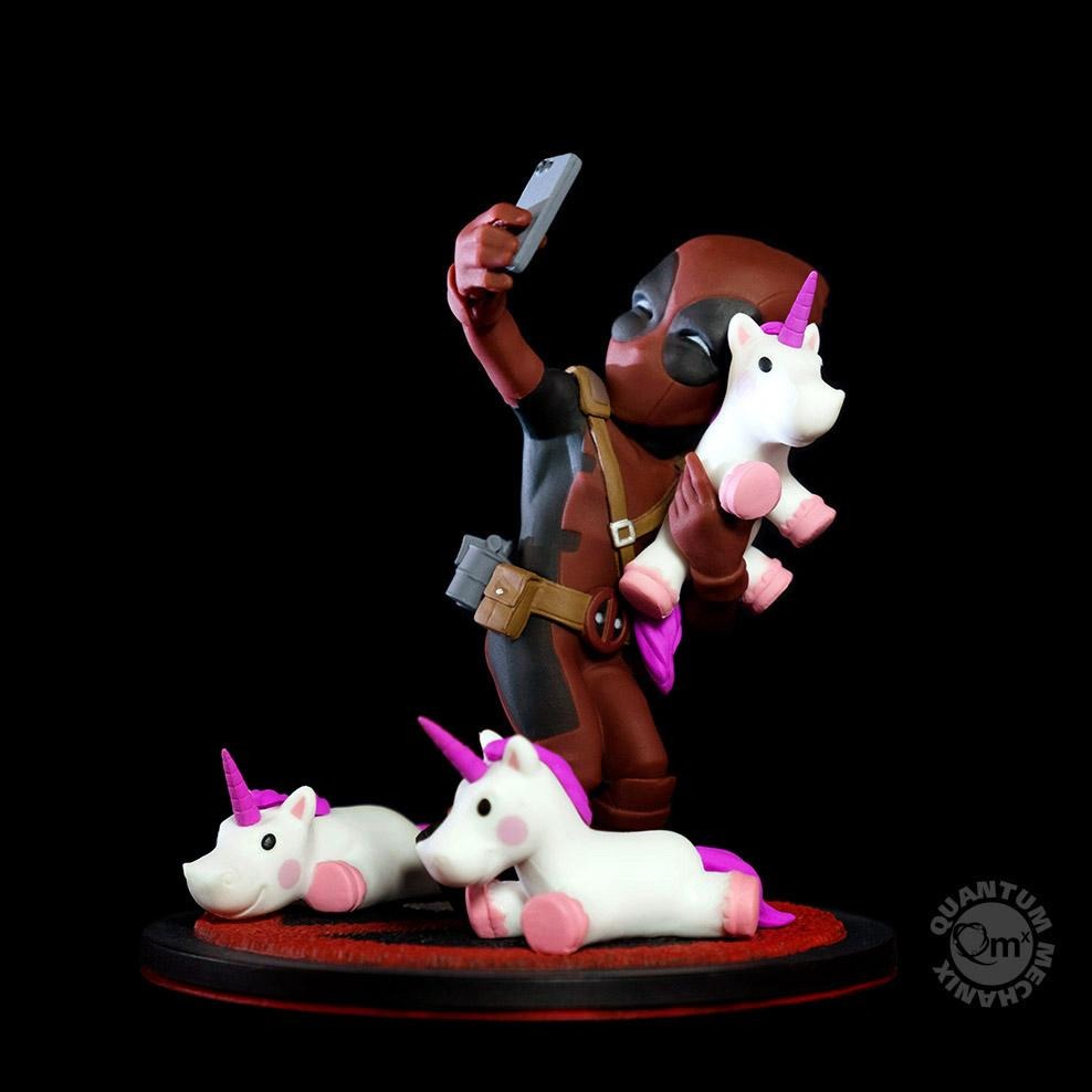 Estátua Deadpool #UNICORNSELFIE - Marvel - Q-Fig  - Quantum Mechanix