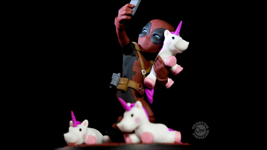 Estátua Deadpool #UNICORNSELFIE - Marvel - Q-Fig  - Quantum Mechanix