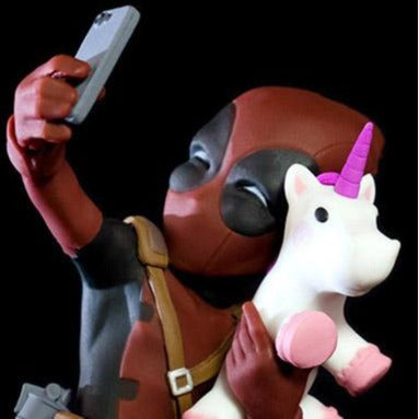 Estátua Deadpool #UNICORNSELFIE - Marvel - Q-Fig  - Quantum Mechanix