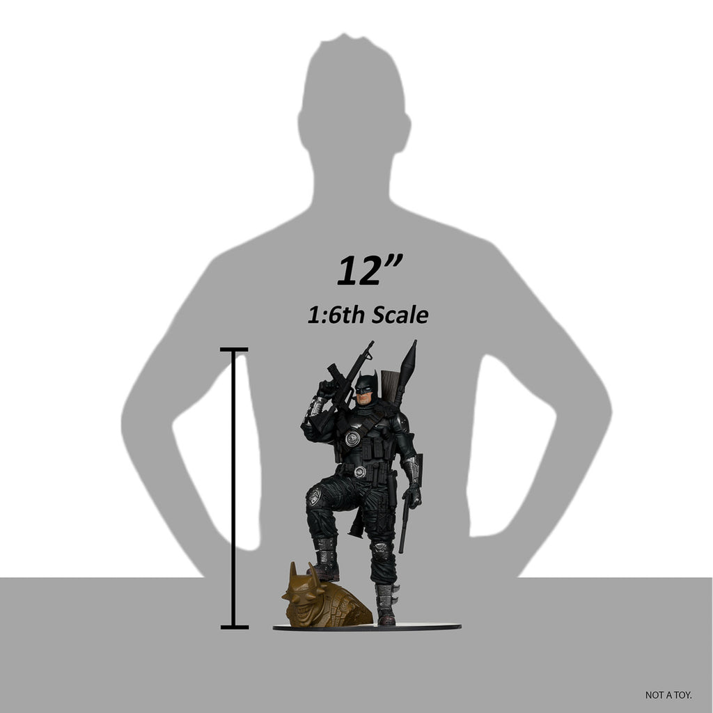 Figura Batman The Grim Knight Dark Multiverse Gold Label Exclusive - DC Comics - 1/6 Scale - McFarlane